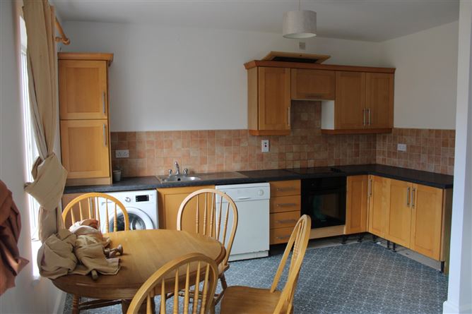 32 The Courtyard, Redmond Cove, Wexford Town