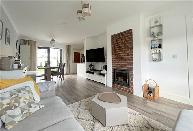 6 Hill View, Creggaunahilla, Clarecastle, County Clare