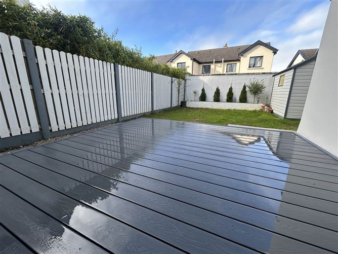 6 Hill View, Creggaunahilla, Clarecastle, County Clare