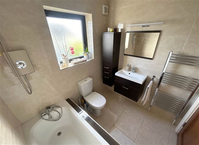 6 Hill View, Creggaunahilla, Clarecastle, County Clare