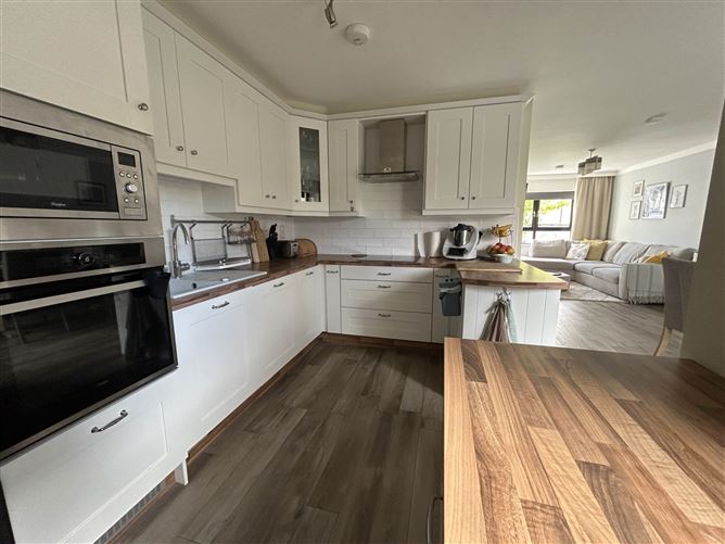 6 Hill View, Creggaunahilla, Clarecastle, County Clare