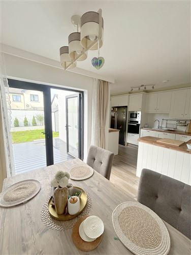 6 Hill View, Creggaunahilla, Clarecastle, County Clare