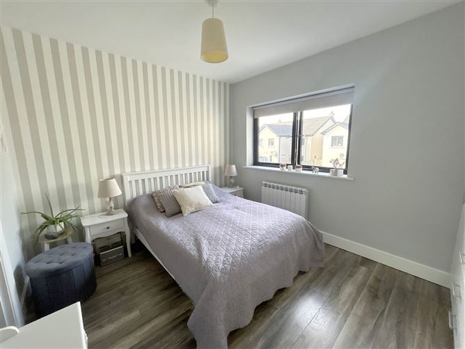 6 Hill View, Creggaunahilla, Clarecastle, County Clare