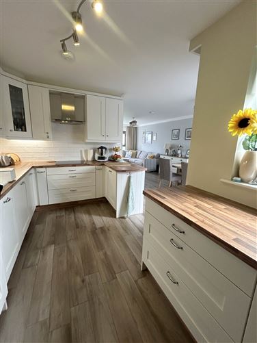 6 Hill View, Creggaunahilla, Clarecastle, County Clare