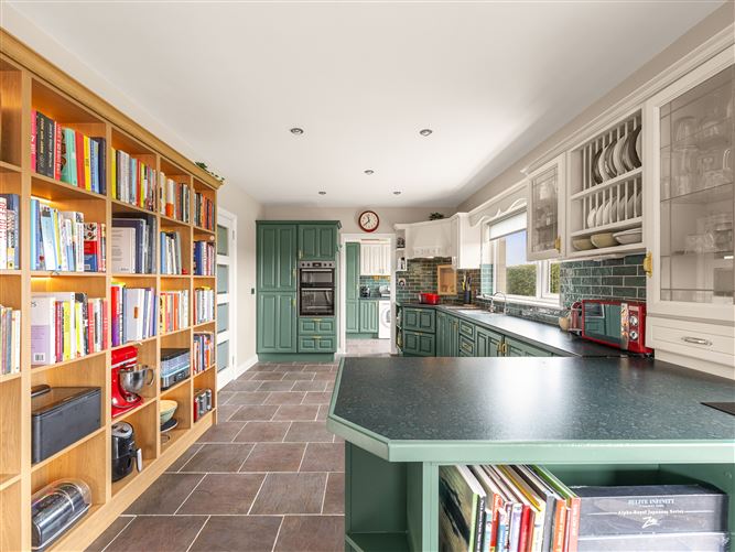 https://photos-a.propertyimages.ie/media/5/9/5/4925595/d45902b7-00b0-4c55-92fd-e3bd120646f5_l.jpg
