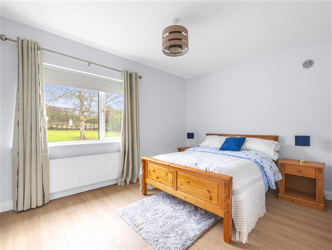 https://photos-a.propertyimages.ie/media/5/9/5/4925595/d45902b7-00b0-4c55-92fd-e3bd120646f5_l.jpg