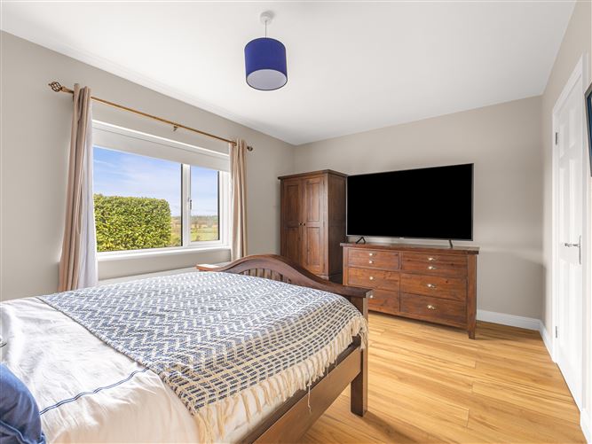 https://photos-a.propertyimages.ie/media/5/9/5/4925595/d45902b7-00b0-4c55-92fd-e3bd120646f5_l.jpg
