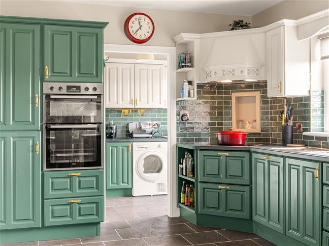 https://photos-a.propertyimages.ie/media/5/9/5/4925595/d45902b7-00b0-4c55-92fd-e3bd120646f5_l.jpg