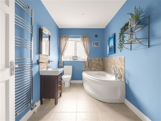 https://photos-a.propertyimages.ie/media/5/9/5/4925595/d45902b7-00b0-4c55-92fd-e3bd120646f5_l.jpg