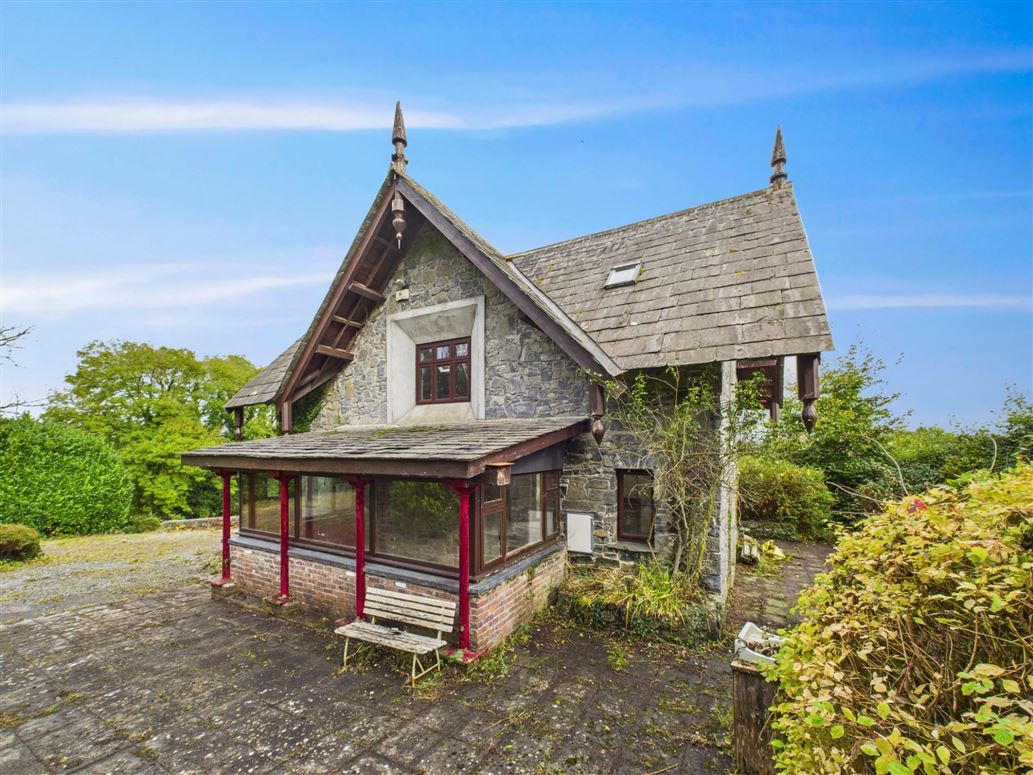 Firmount Lodge, Carrigahorig, Nenagh, Co. Tipperary
