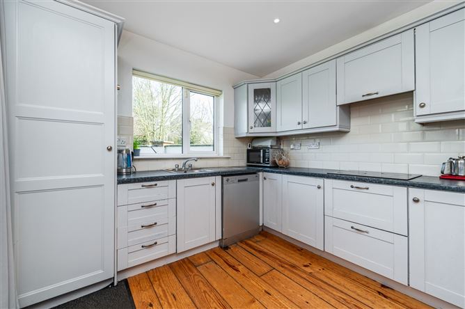 https://photos-a.propertyimages.ie/media/5/9/5/5004595/d253dad5-2bd1-4ef5-8384-95f870870fe2_l.jpg