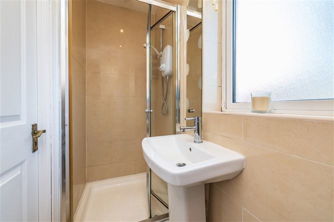 https://photos-a.propertyimages.ie/media/5/9/5/5004595/d253dad5-2bd1-4ef5-8384-95f870870fe2_l.jpg