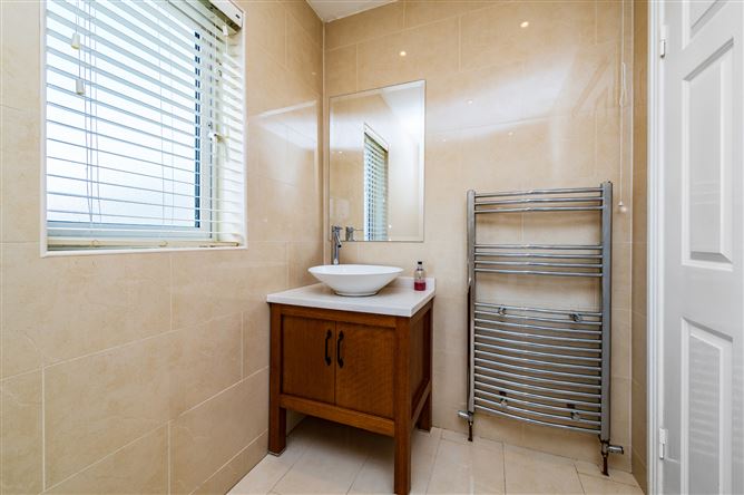 https://photos-a.propertyimages.ie/media/5/9/5/5004595/d253dad5-2bd1-4ef5-8384-95f870870fe2_l.jpg