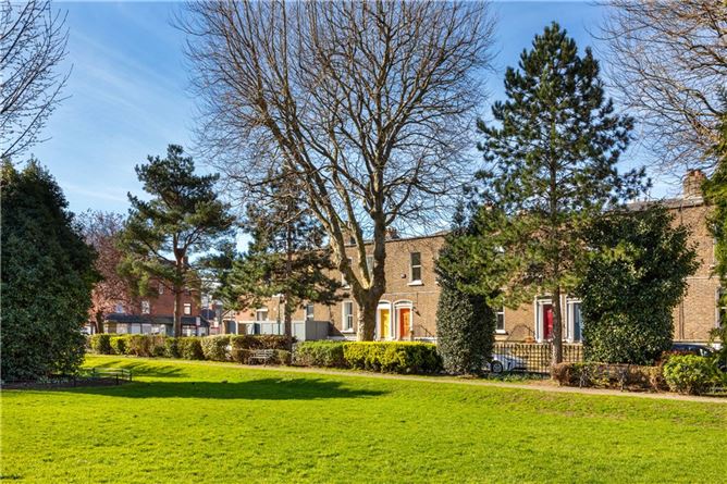 3 Pearse Square, Dublin 2