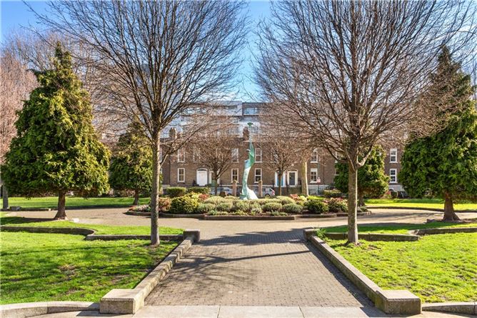 3 Pearse Square, Dublin 2