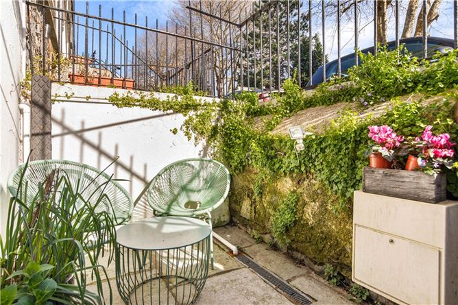 3 Pearse Square, Dublin 2