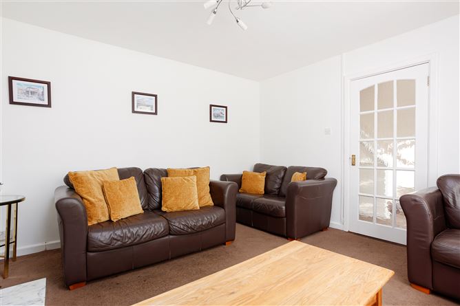 22 Sarsfield Park, Lucan, Dublin