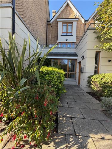 206 Trimbleston - 2 bed/2 bath ground floor (own door) apartment , Goatstown, Dublin 14