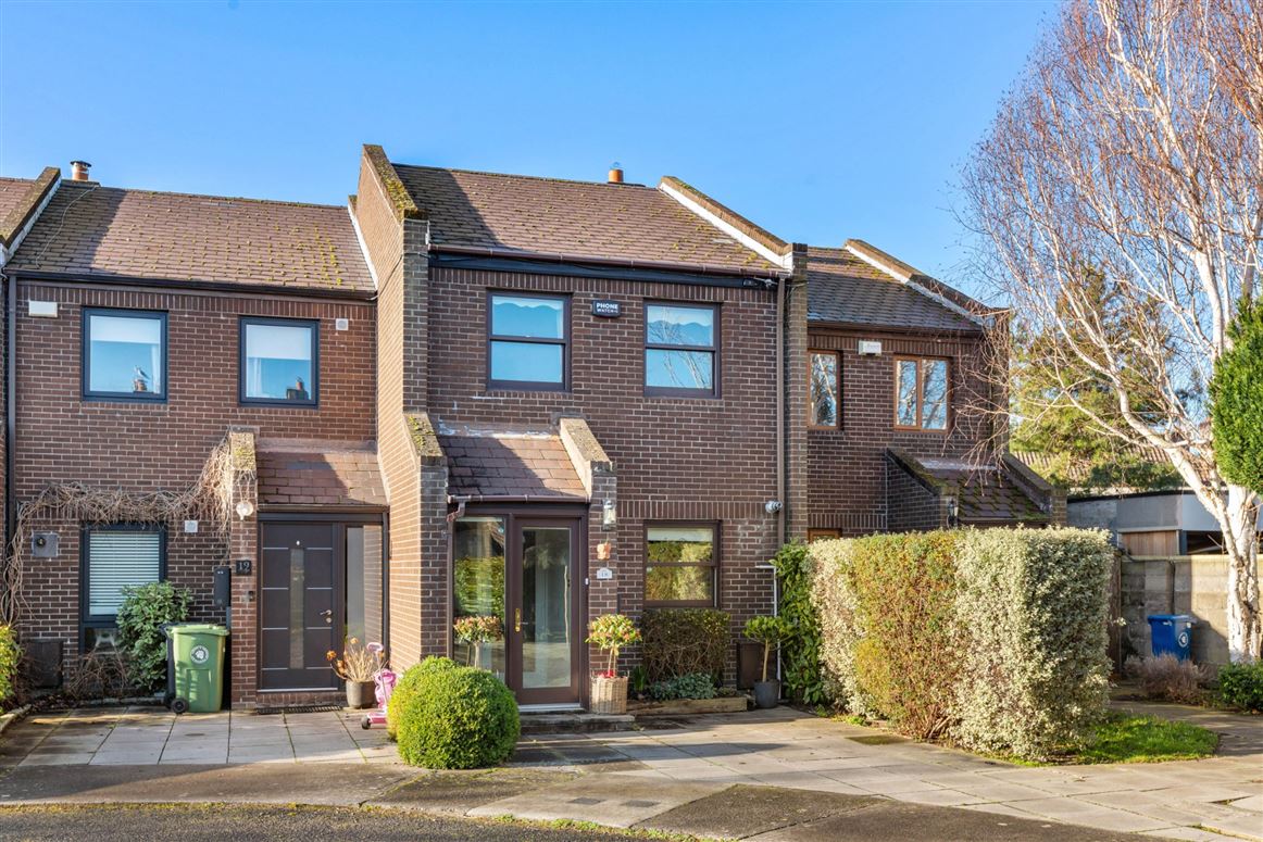 18 Woodlawn Grove, Churchtown, Dublin 14