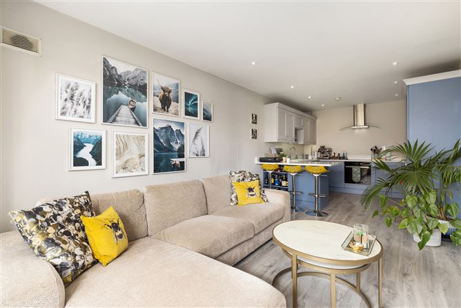 1 The Crescent, Carrickmines Manor, Carrickmines, Dublin 18