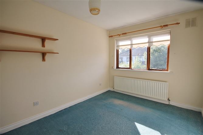15 Woodville Grove, Lucan, Co. Dublin