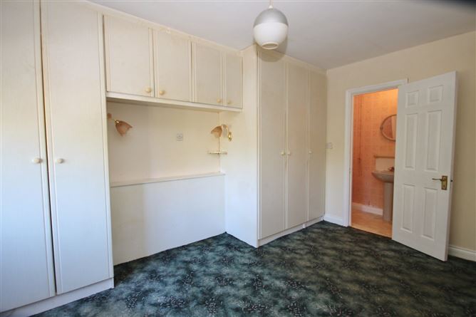 15 Woodville Grove, Lucan, Co. Dublin