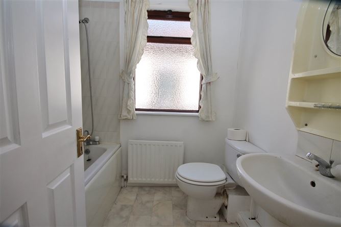 15 Woodville Grove, Lucan, Co. Dublin