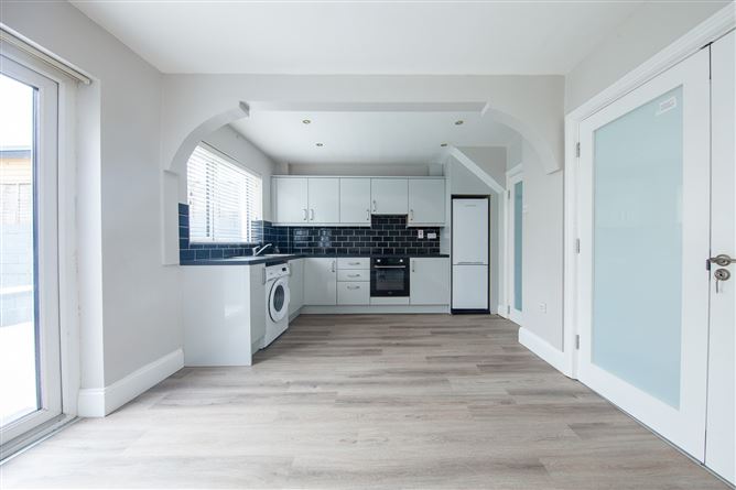 https://photos-a.propertyimages.ie/media/6/0/2/5010206/2eff9d77-a30a-4ea5-8038-23a7280a42b8_l.jpg
