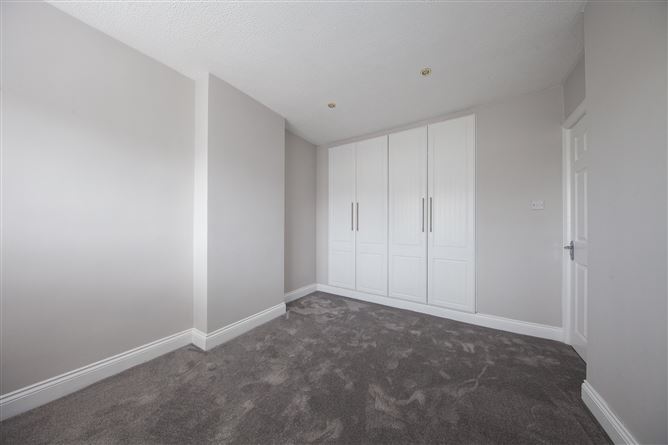 https://photos-a.propertyimages.ie/media/6/0/2/5010206/2eff9d77-a30a-4ea5-8038-23a7280a42b8_l.jpg