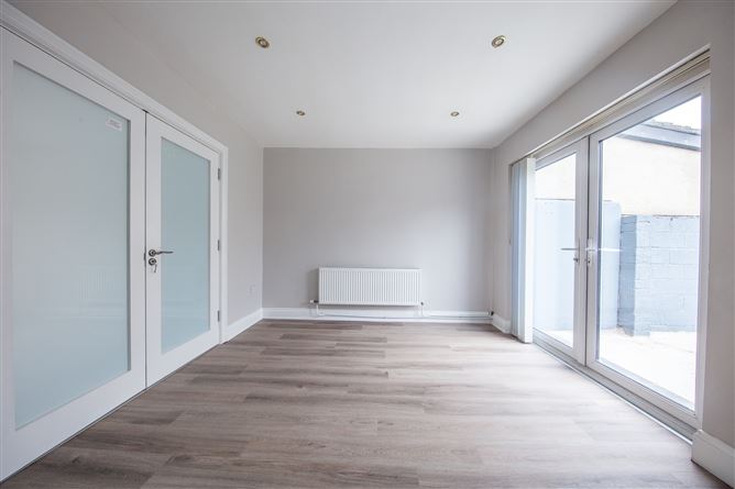 https://photos-a.propertyimages.ie/media/6/0/2/5010206/2eff9d77-a30a-4ea5-8038-23a7280a42b8_l.jpg