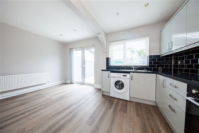 https://photos-a.propertyimages.ie/media/6/0/2/5010206/2eff9d77-a30a-4ea5-8038-23a7280a42b8_l.jpg