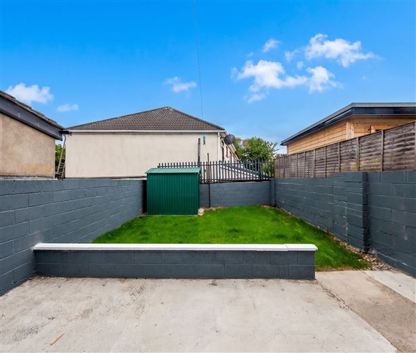 https://photos-a.propertyimages.ie/media/6/0/2/5010206/2eff9d77-a30a-4ea5-8038-23a7280a42b8_l.jpg