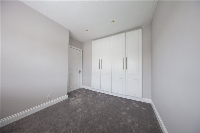 https://photos-a.propertyimages.ie/media/6/0/2/5010206/2eff9d77-a30a-4ea5-8038-23a7280a42b8_l.jpg