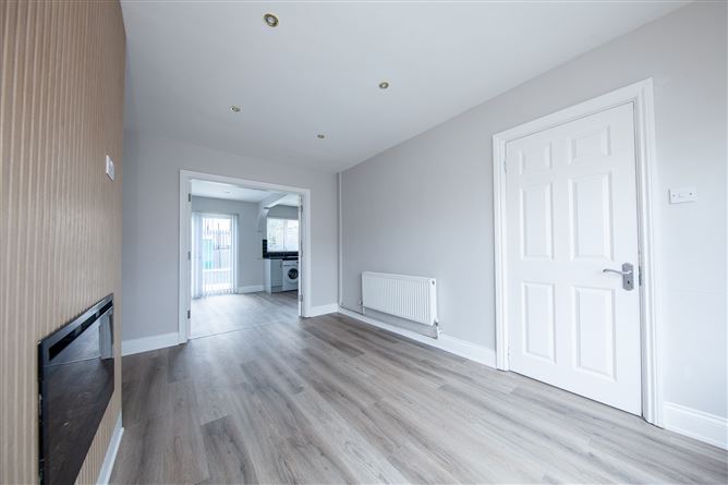 https://photos-a.propertyimages.ie/media/6/0/2/5010206/2eff9d77-a30a-4ea5-8038-23a7280a42b8_l.jpg