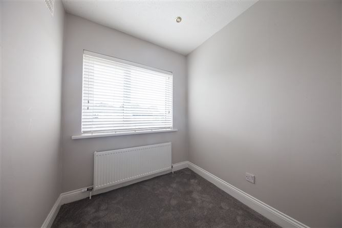 https://photos-a.propertyimages.ie/media/6/0/2/5010206/2eff9d77-a30a-4ea5-8038-23a7280a42b8_l.jpg