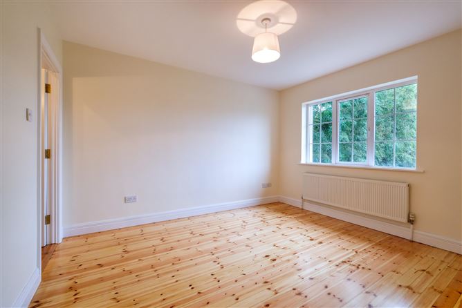 Photo 17 of 30 — 27 Castle Glen, Newtownforbes, Co. Longford