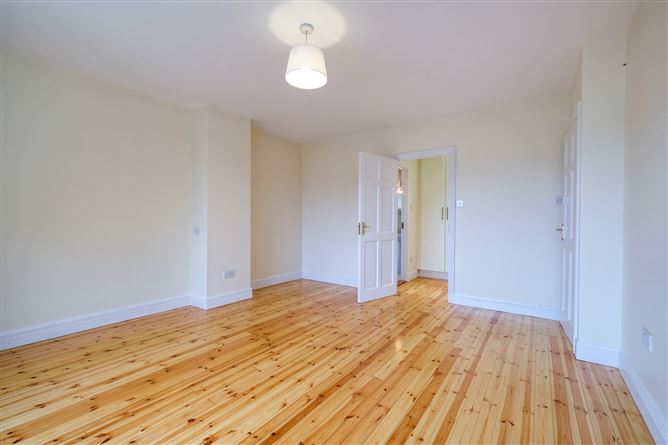 Photo 13 of 30 — 27 Castle Glen, Newtownforbes, Co. Longford