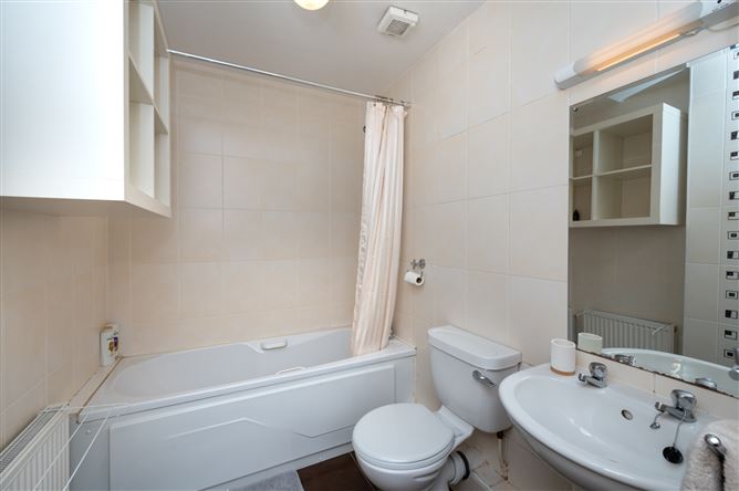 24 The Lodge, Classes Lake, Ballincollig, Cork
