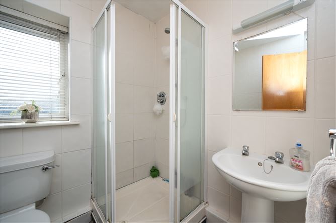 24 The Lodge, Classes Lake, Ballincollig, Cork
