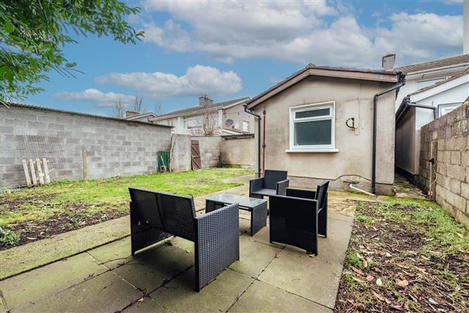 https://photos-a.propertyimages.ie/media/6/0/3/4673306/56083cb9-0672-4af7-80b1-0f9c265989da_l.jpg