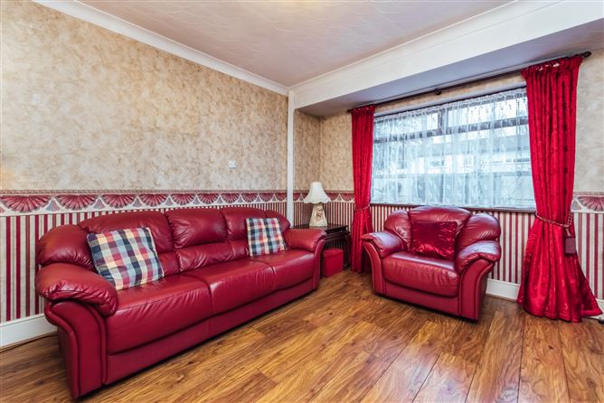 https://photos-a.propertyimages.ie/media/6/0/3/4673306/56083cb9-0672-4af7-80b1-0f9c265989da_l.jpg