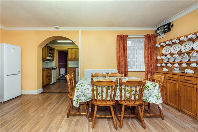 https://photos-a.propertyimages.ie/media/6/0/3/4673306/56083cb9-0672-4af7-80b1-0f9c265989da_l.jpg