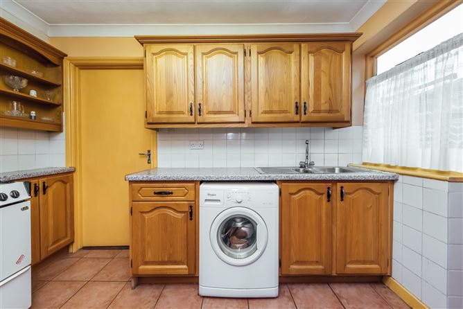 https://photos-a.propertyimages.ie/media/6/0/3/4673306/56083cb9-0672-4af7-80b1-0f9c265989da_l.jpg