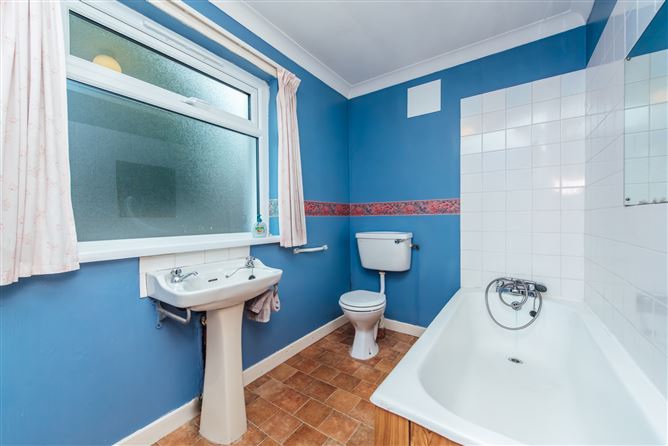 https://photos-a.propertyimages.ie/media/6/0/3/4673306/56083cb9-0672-4af7-80b1-0f9c265989da_l.jpg