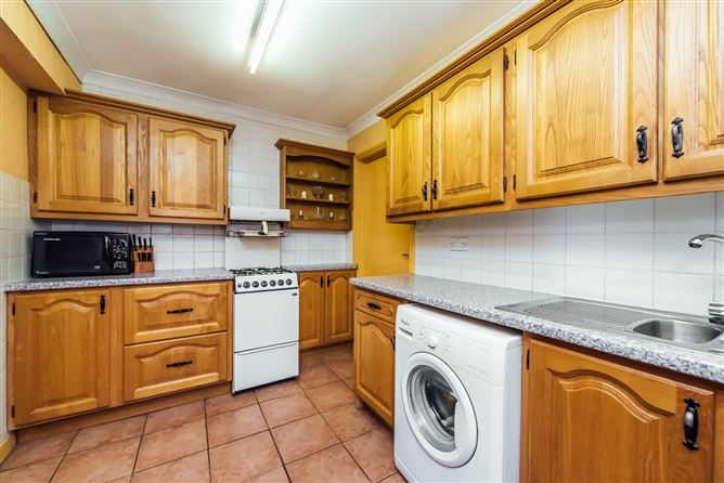 https://photos-a.propertyimages.ie/media/6/0/3/4673306/56083cb9-0672-4af7-80b1-0f9c265989da_l.jpg
