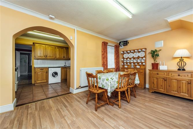https://photos-a.propertyimages.ie/media/6/0/3/4673306/56083cb9-0672-4af7-80b1-0f9c265989da_l.jpg