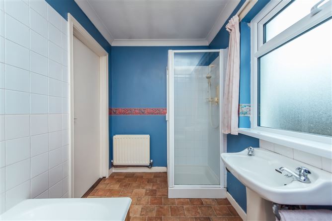https://photos-a.propertyimages.ie/media/6/0/3/4673306/56083cb9-0672-4af7-80b1-0f9c265989da_l.jpg