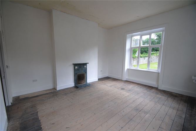 Old Castle Hse & approx. 4.96 acres, Dungar, Roscrea, Co. Tipperary
