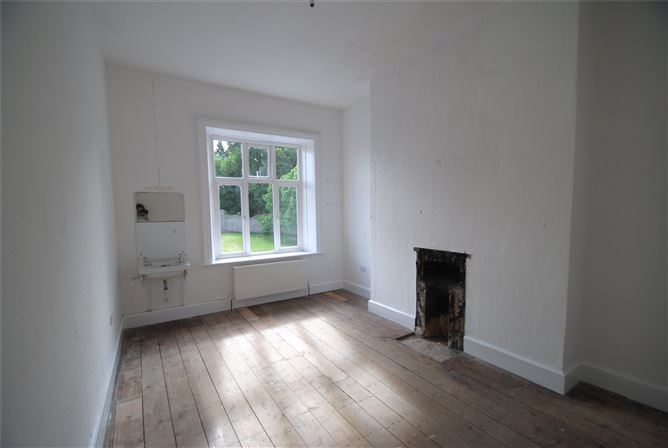 Old Castle Hse & approx. 4.96 acres, Dungar, Roscrea, Co. Tipperary