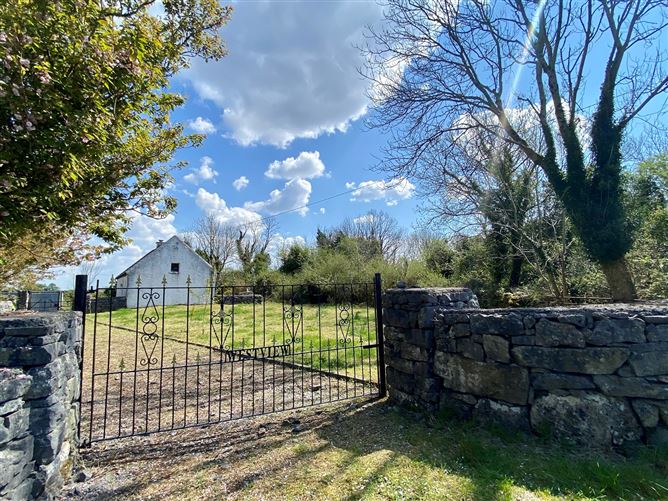 Cottage with 2.08 Acres, Rosscahill, Galway
